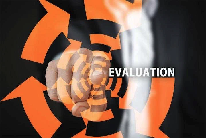 Une spirale d'évaluation