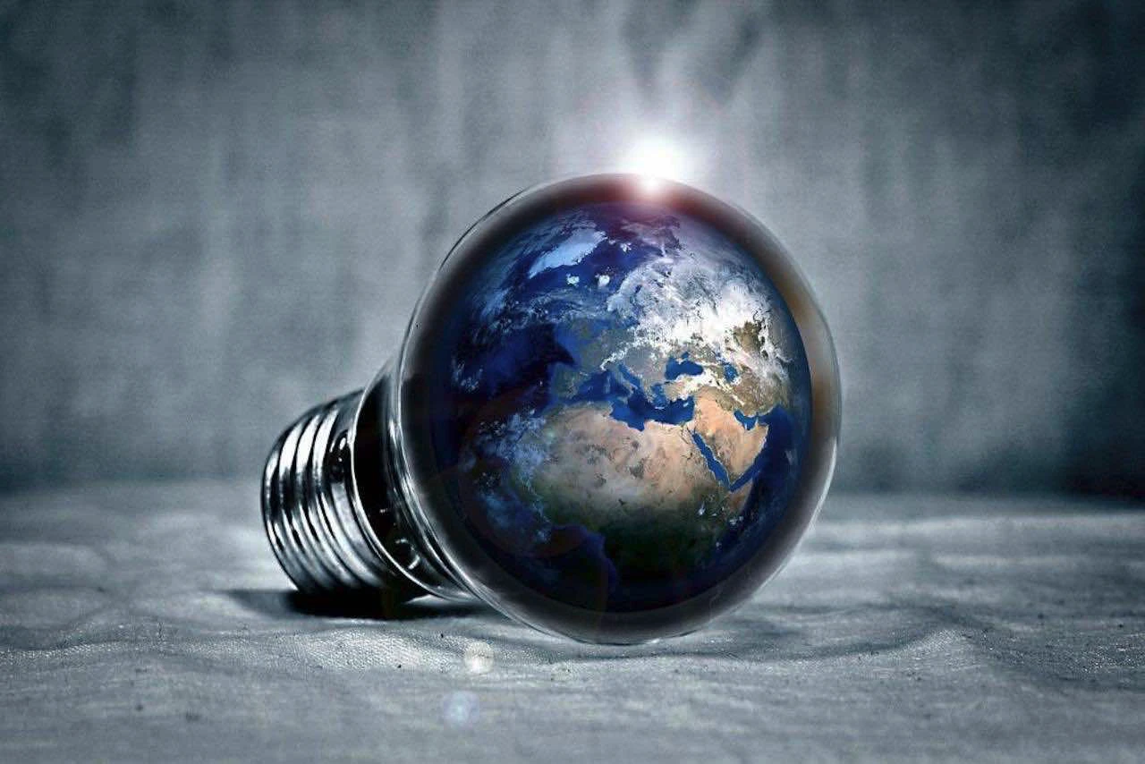 une ampoule avec la terre à l'intérieure