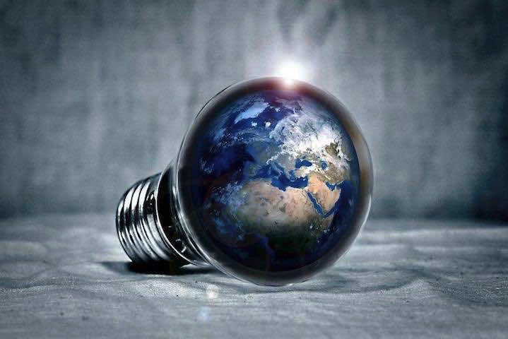 une ampoule avec la terre à l'intérieure