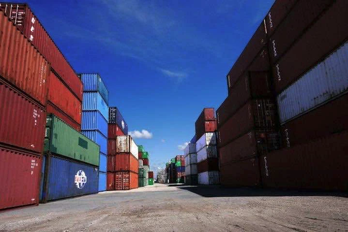 Un lieu de stockage de containers