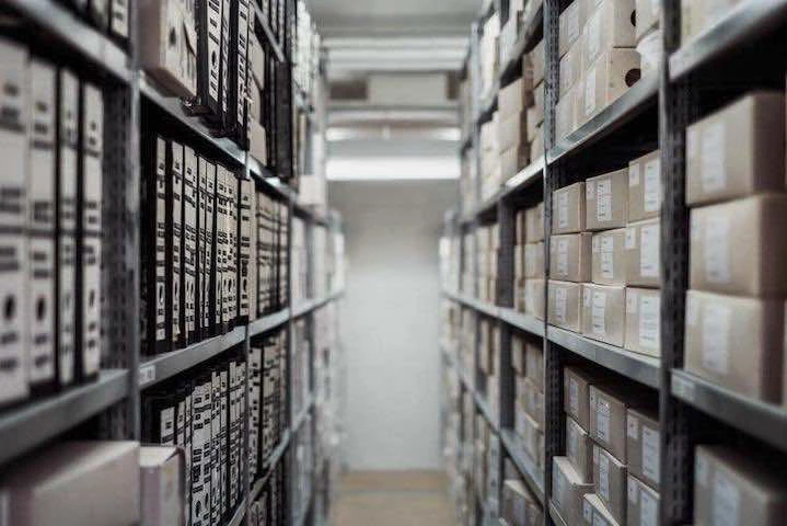 Une salle d'archives